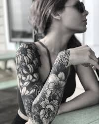Fleur de lotus incluse dans la composition. Idees De Tatouage Fleur Pour Femme 100 Photos Tatouez