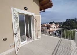 Consulfin propone in vendita a frascati via baronio monolocale di 25 mq piano terra, fronte parco dell'ombrellinoposto: Case Vendita Frascati