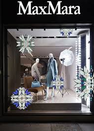 Autumn Maxmara Windows Display Like A Mockup For Demonstration A Vinyl Decals By Vitrinista Display Wall Design Window Display Design Wall Design