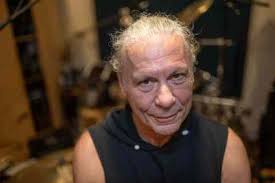 Former INXS bassist, wife sue Studio City neighbor, saying he kicked the  musician in the face