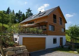 Bildergebnis Fur Garage Im Keller Hanglage Holzverkleidung Haus Haus Hanglage Haus