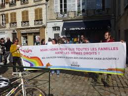 La pma pour toutes va désormais être une réalité, avec l'adoption ce mardi soir par l'assemblée nationale du projet de loi relatif à la bioéthique. Les Associations Pro Et Anti Pma Manifestent A Bayonne Euskal Herria Mediabask