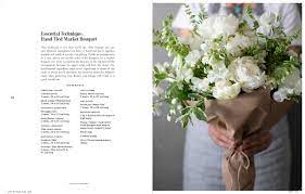 A year in flowers erin benzakein. Floret Farm S A Year In Flowers Designing Gorgeous Arrangements For Every Season Flower Arranging Book Bouquet And Floral Design Book Benzakein Erin Chai Julie Benzakein Chris Amazon De Bucher