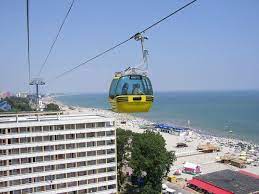 Telegondola este un teleferic modern ce face legatura intre statia de pornire perla si cazino mamaia pe o distanta de 2,2km,la o inaltime de 50m. Telegondola Mamaia Obiective Turistice Mamaia