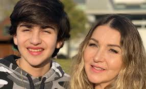 Jun 25, 2021 · a través de las rede sociales la hija de alicia villareal y arturo carmona, melenie carmona, ha dado muestras de lo bien que canta, incluso sus seguidores continuamente le piden que interprete canciones de su madre, así como del esposo de ésta, cruz martínez. Quienes Son Los Papas De Los Hijos De Alicia Villareal