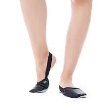 Ginástica rítmica ou g.r., é uma modalidade especificamente feminina, encanta pelo fato de aliar a arte potencial do movimento expressivo do corpo, com a técnica da utilização ou não de aparelhos a ela característicos, somados a interpretação de uma música. Sapatilha Ginastica Ritmica