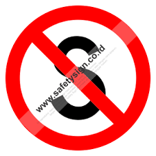 Papan tanda berhenti di hadapan. Rambu Lalu Lintas Dilarang Berhenti