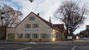 When hitler assumed power as chancellor of germany in 1933, the national socialist party requested that rudolph bernard neugebauer contribute a bronze bust of the führer for the party headquarters in munich, nsdap 'braunes haus', brienner strabe 45 in münchen. Munchen Moosach Verfallt Der Spieglwirt Denkmalgeschutztes Haus Traditionsgaststatte Plane Munchen Nord