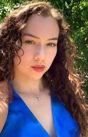 Alyssa Mossman's Instagram, Twitter & Facebook