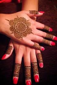 Beautiful Mandala Mehendi With Pink Nail Paint Wedding Inspiration Wedfine Com Henna Tattoo Designs Henna Designs Latest Mehndi Designs