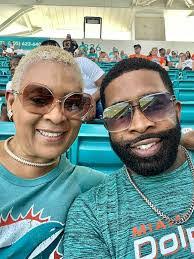 Darwin Harris's Instagram, Twitter & Facebook