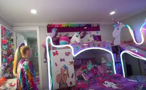 Variety's dirt.com broke the news after seeing jojo's new house tour on youtube and they summed it up perfectly Here S What Jojo Siwa S House Actually Looks Like