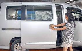 Harga pintu garasi handerson slide. Beberapa Masalah Pintu Geser Mobil Yang Perlu Diperhatikan