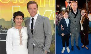 Helen mccrory, the actress behind movies such as harry potter and james bond: Peaky Blinders Helen Mccrory Admits Trying To Limit Her Kids Screen Time Is Not Going So Well Daily Mail Online