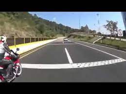 Hey les amis.attention, âmes sensibles, parfois un peu hard. Choc Un Accident De Moto Mortel Sur Une Autoroute Mexicaine Youtube