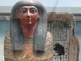 During the old kingdom, hairstyles were usually short. Hairstyles Of A Mummy A Visit To Ancient Egypt Via The British Museum The Art Blog By Wovensouls Com
