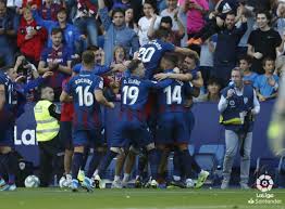 Alonso scores winner to postpone city's coronation. Levante 3 1 Barcelona Tiga Gol Kilat Tumbangkan Blaugrana Bolaskor Com