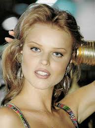 She grew up in the picturesque mountain village with her. Photo Of Fashion Model Eva Herzigova Id 40954 Models The Fmd
