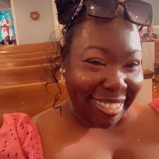 Angela Ayres's Instagram, Twitter & Facebook