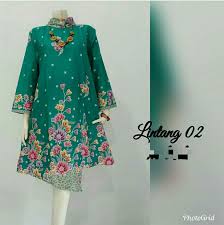 Bentuk asimetris ini berciri khas potongan bagian bawah yang tidak simetris. Tunik Batik Panjang Baju Kerja Pakaian Kantor Model Asimetris Terbaru 2020 Lazada Indonesia