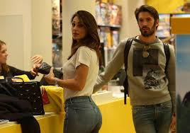Lasciano gli studi di «ballando con le stelle», dove la cantante è una delle partecipanti e nell'estate 2016, anna tatangelo e gigi d'alessio si fanno vedere ancora abbracciati e innamroati sui social: Anna Tatangelo E Gigi D Alessio Di Nuovo Insieme Musicaccia