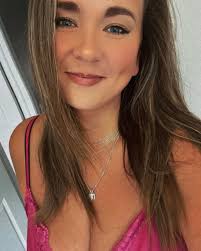 Kim Lemay's Instagram, Twitter & Facebook