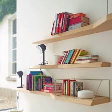 2020 explorez le tableau bibliothèque murale de geneviève soum auquel 172 utilisateurs de pinterest sont. Une Etagere Murale Destructuree Cinna Etageres Murales Etagere Asymetrique Idees Etageres