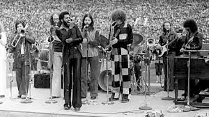 Laajemmassa merkityksessä käsite tarkoittaa populaarimusiikin traditiota, joka jazzia ja gospelia lukuun ottamatta kattaa kaiken. 17 Greatest Classic Rhythm And Blues Love Songs Spinditty