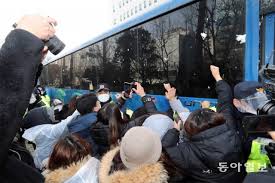 검찰은 살인의 미필적 고의가 있던 것으로 판단된다고 구형 이유를 밝혔습니다. ë‹¨ë… ì •ì¸ì´ ë„˜ì–´ëœ¨ë¦°ë'¤ ë°œë¡œ ë³µë¶€ ë°Ÿì•„ ìˆ¨ì§ˆ ê°€ëŠ¥ì„± ì•Œì•˜ì„ê²ƒ ë‰´ìŠ¤ ë™ì•„ë‹·ì»´