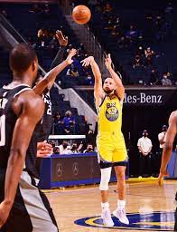 Latest on golden state warriors point guard stephen curry including news, stats, videos, highlights and more on espn. Stephen Curry S Son Thought Nba Star Was A Golfer For Longest Time People Com