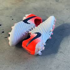 Elite Tiempo Legend 7 Adaptive Cushioned Lightweight Explore And Buy Now At Nzsoccershop A Classic Has B Soccer Boots Football Boots Soccer Cleats