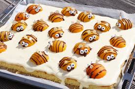 Dieser marmorkuchen wird mit sanella zubereitet. Wir Backen Zum Kindergeburtstag Mit Sanella Sponsored Kindergluck Der Familienblog