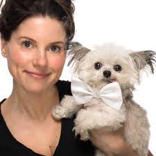 Lora Hartman's Instagram, Twitter & Facebook