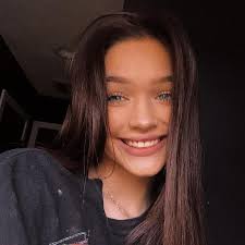 Signa Mae On Instagram Smiling Because It S Raining Rains My Favorite Pretty Girls Selfies Pretty Face Aesthetic Girl