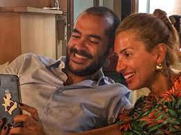 Οι δύο παρουσιάστριες πέρα από τη συνεργασία τους στο παρελθόν, διατηρούν. Maria Hliakh Stelios Manoysakhs Sthn Ellada Gia Diakopes Me Th Dyo Mhnwn Korh Toys H Zwh Toy Zeygarioy Sth Zyrixh Iciao