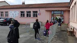 64 fermetures dont des confirmations de fermetures provisoires prononcées en juin ou septembre 2016. Parthenay Cinq Ecoles De Gatine Menacees Par Une Fermeture De Classe