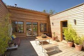 Decidement Les Maisons Avec Patio M Attirent J Aime Le Cote Intime De La Terrasse Tout En Etant Ouv Plan Maison Ossature Bois Maison Avec Patio Maison Bois