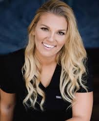 Hillary Ashley's Instagram, Twitter & Facebook