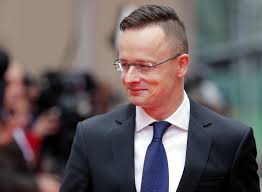 Szijjártó péter külgazdasági és külügyminiszter a megnyitón hangsúlyozta, hogy az új centrummal a ford legnagyobb európai adminisztratív központja magyarországon jön létre. Bozoki Antal Hon Lapja Szijjarto Peter Nagypenteken
