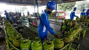 Oki pulp & paper pada pertengahan tahun 2016 nanti beroperasi secara penuh akan menjadi salah satu pabrik pulp dan kertas terintegrasi terbesar di dunia. Karya Dan Hidup Ipe Ma Aruf Anggota Seniman Indonesia Muda Yang Tersisa Seni Rupa Majalah Tempo Co
