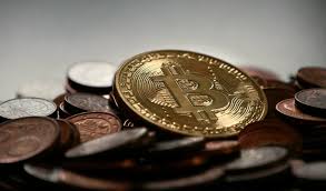 Bitcoin, от bit — бит и coin — монета), — пиринговая платёжная система, использующая одноимённую единицу для учёта операций. Forbes Podschital Poteryannye I Mertvye Bitkoiny Inc Russia