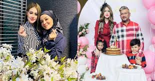 Biarpun di usianya ketika itu 19 tahun, ainur syakina atau lebih dikenali sebagai eina azman telah selamat bergelar isteri kepada datuk paduka kaiser gurmeet harden, 35 di hotel grand hyatt. Murni Sungguh Hati Datin Paduka Eina Azman Hargai Pembantu Rumah Dengan Rantai Emas Nona