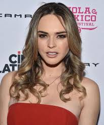 🎊🥳¡Feliz cumpleaños a la actriz #FabiolaGuajardo 37 años!🎁🎂 ¡Muchas  felicidades!❤️😍