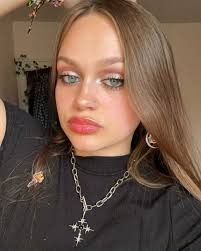 who takes selfies anymore