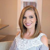 Amber Kneece's Instagram, Twitter & Facebook