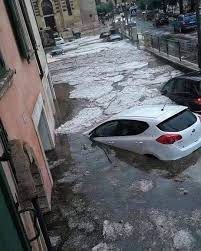 Die superzelle zieht jetzt in richtung österreich weiter. Unwetter Italien Hagel