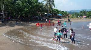 11 situasi penjaga pantai yang lucu. Pesisir Barat Hanya Miliki 6 Penjaga Pantai Di Lokasi Wisata