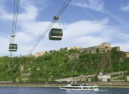 Cable car — cablecar mit der bucht von san francisco und alcatraz im hintergrund das cable car (engl. Hover Over The Rhine To The Ehrenbreitstein Fortress Uber Den Rhein Auf Die Festung Ehrenbreitstein Schweben