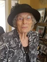 Hattie Ayers's Instagram, Twitter & Facebook