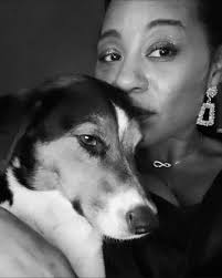 Het is toch bijzonder dat je gedwongen wordt om je deuren dicht te houden  tijdens de pandemie en ook gedwongen wordt om gewoon alles te blijven  betalen en dan is het voorbij,